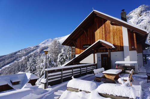 Bergheim Schmidt, Almhütten im Wald Appartments an der Piste Alpine Huts in Forrest Appartments near Slope semasa musim sejuk