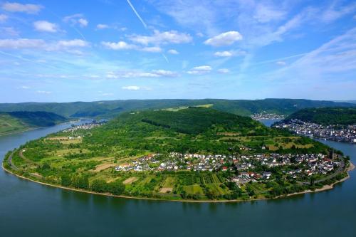 an island in the middle of a body of water at Ferienwohnung Loreley Mittelrheintal in Sankt Goar