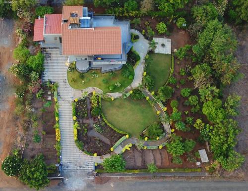 Jardín al aire libre en Grape County Eco Resort & Spa, Nashik