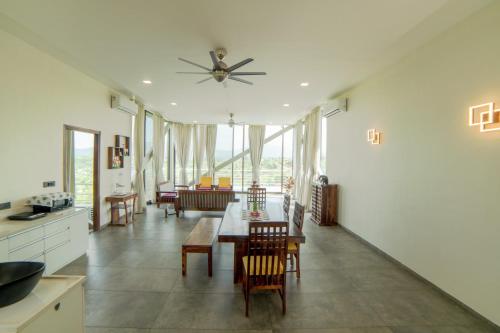 Zona de estar de Grape County Eco Resort & Spa, Nashik