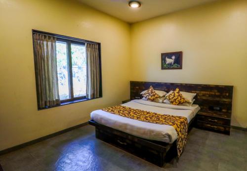 Cama o camas de una habitación en Grape County Eco Resort & Spa, Nashik