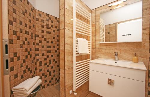 Kylpyhuone majoituspaikassa Jurman Apartment