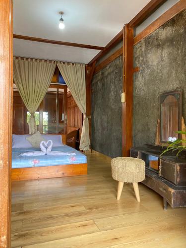 a bedroom with a bed and a chair in a room at Rengganis Homestay in Yogyakarta