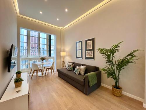 Guadiaro & old town with patio by ELE Apartments