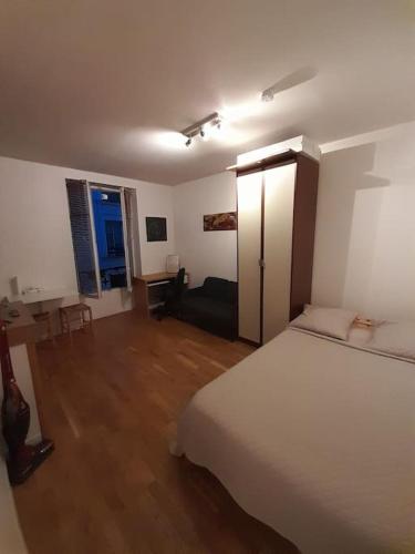 Posteľ alebo postele v izbe v ubytovaní STUDIO PARIS BASTILLE