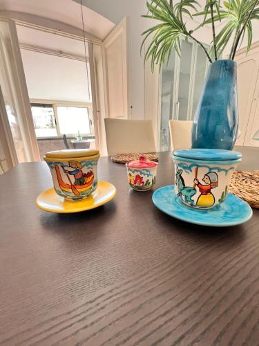 a table with three vases on top of it at Isabel’s house in Vietri sul Mare