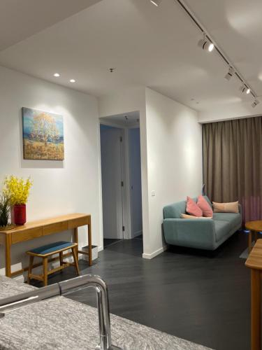 Un lugar para sentarse en The Fawkner Apartment Bay-view pool/Gym Free Parking