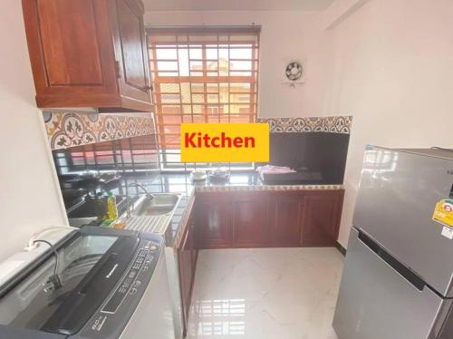 Kuchyň nebo kuchyňský kout v ubytování Khun Pich Apartments