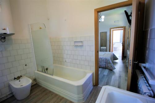 Ένα μπάνιο στο Casa De Don Lino
