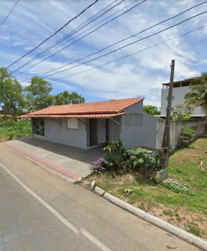 a small house on the side of a road at Bertholi Beira-Mar in Serra