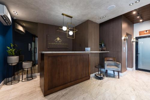 a lobby with a bar with a chair in it at Estancia Casa Real Frente a la Zona Colonial in Calero