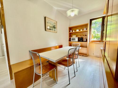 a dining room with a table and chairs at Eden sul Lago di Como in Nesso