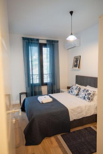 a bedroom with a bed with a black blanket at Apartman Mango & Mia in Trebinje