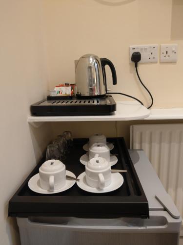 Utensilios para hacer té y café en Prime Inn