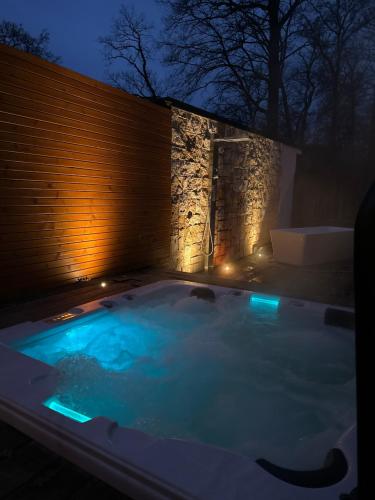 a hot tub in a backyard at night at Designer-Loft mit Whirlpool in Cologne