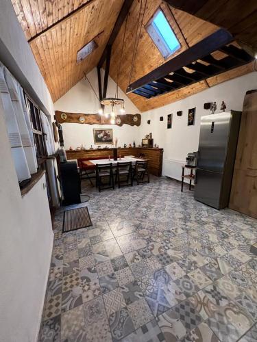 Kuchyň nebo kuchyňský kout v ubytování Haus Ingrid Cisnadioara