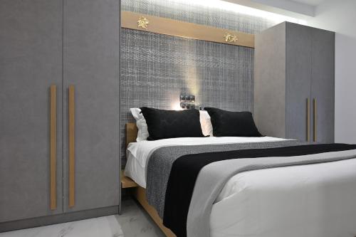 The Lop Athens Holidays Luxury Suites