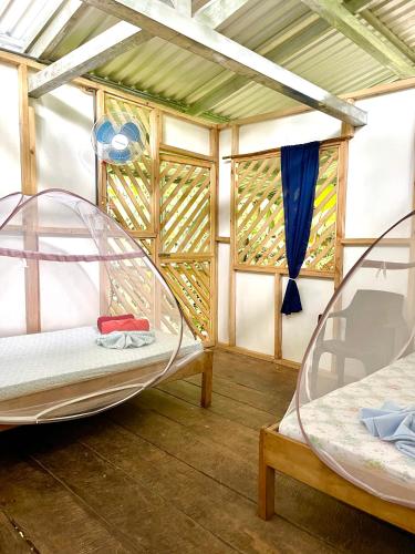 Una cama o camas en una habitación de Cascada Verde Eco Lodge & Hostel