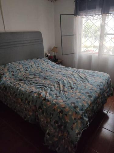 Una cama o camas en una habitación de Casa en Solymar, 2 dormitorios