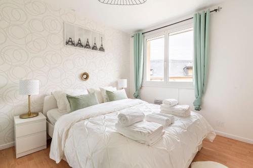 a white bedroom with a bed with towels on it at FERY HOME 76 - Au Paradis Caché de Rouen in Notre-Dame-de-Bondeville