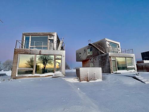 a group of buildings in the snow at Jaukūs ART stiliaus apartamentai antrame aukšte su vaizdu į marias in Svenele
