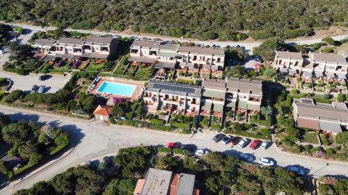 an aerial view of a resort with a swimming pool at La Finestra su Stintino in Stintino