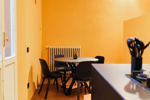 a dining room with a table and chairs at [Private Parking] centro storico: l'affresco in Bologna