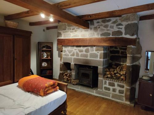 Postel nebo postele na pokoji v ubytování Maison familiale et authentique