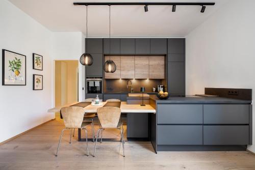 Apartment 1919