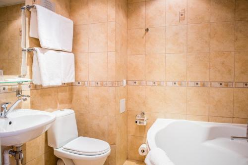 Ένα μπάνιο στο Liva Hotel