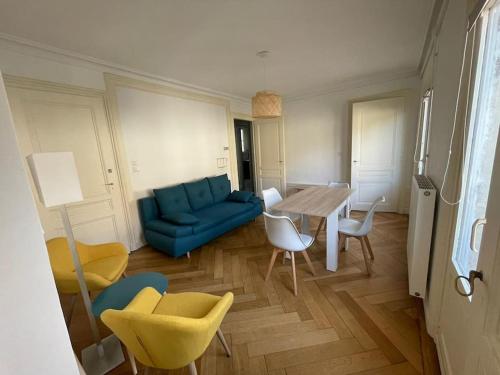 Χώρος καθιστικού στο Elégant 2 chambres square saint amour