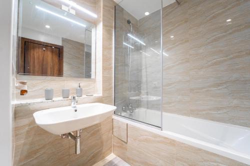 Koupelna v ubytování OCEANVIEW 2Bedroom SMARTHOME WITH POOL