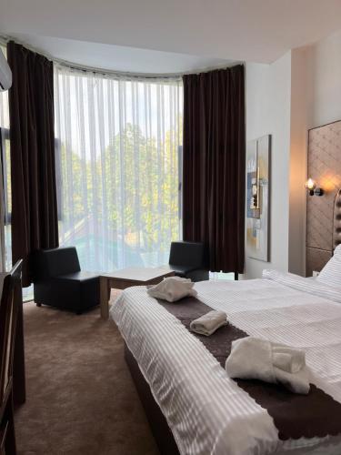 Säng eller sängar i ett rum på Hotel Andalus