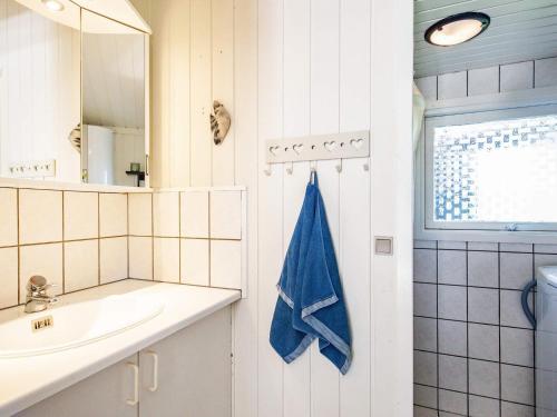 Holiday home Frederikshavn XIV tesisinde bir banyo