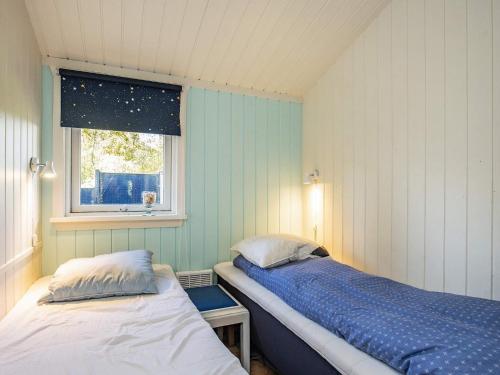 Holiday home Frederikshavn XIV tesisinde bir odada yatak veya yataklar