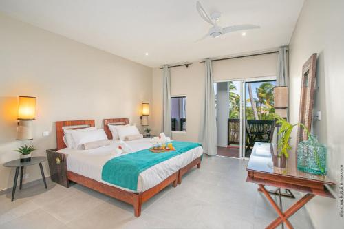 a bedroom with a large bed and a balcony at Villa Maorie 5 chambres avec piscine privée in Le François