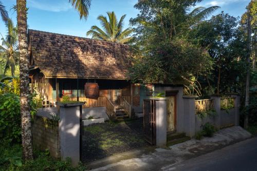 an old house with a fence in front of it at Nienté Bali in Penebel