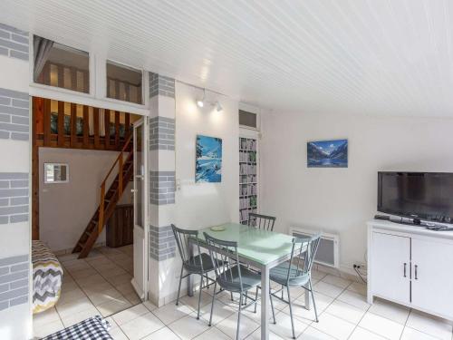 **Charmant logement à Cauterets avec balcon, proche des pistes et randonnées** - FR-1-401-253