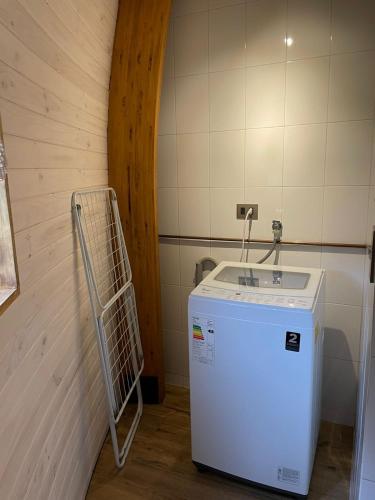 a small refrigerator in a room with a sink at Domos Futronhue in Futrono