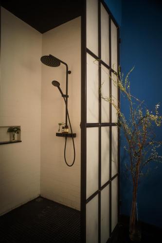 Ванная комната в Baan Tuk Din Hotel