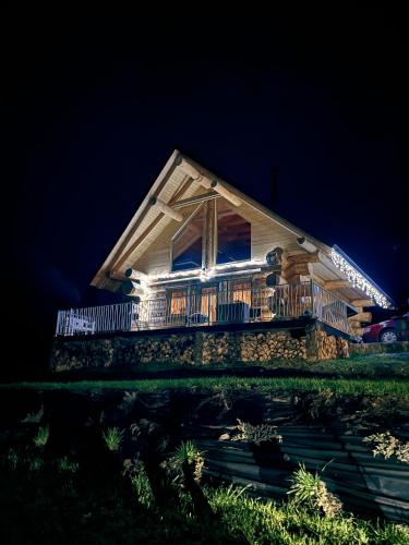 Medveď, Vlk, Líška Zrubová rozprávka nad rybníkom