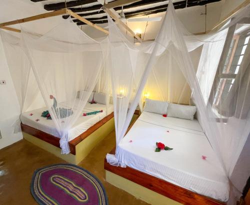 Letto o letti in una camera di HEBE Bungalows Lodge