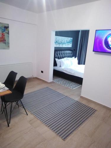 a bedroom with a bed and a table and chairs at Danifeld Inn in Voronet