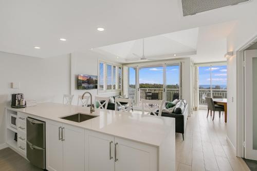 Kjøkken eller kjøkkenkrok på 2BR Oceanview Penthouse @ Mantra Salt Resort by uHoliday