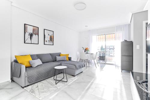 lovely sunny apartment with shared pool and private parking