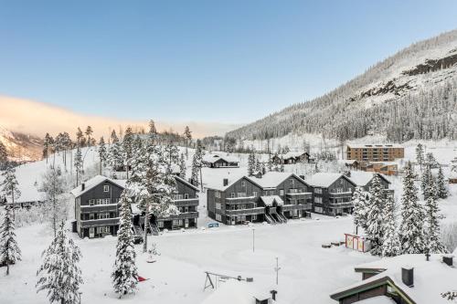 a resort in the mountains with snow on the ground at Tinden in Hemsedal