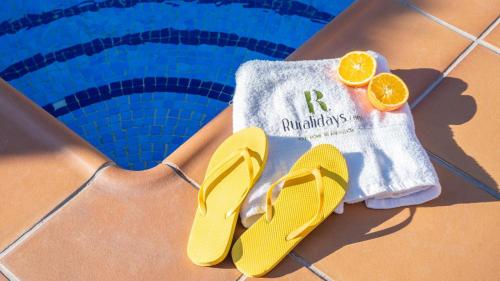Bazén v ubytování Mirador Las Claras Iznate by Ruralidays nebo v jeho okolí