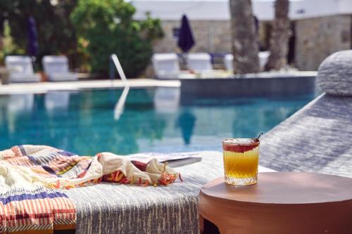 Mykonos Theoxenia, a Member of Design Hotelsの敷地内または近くにあるプール