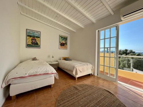 Giường trong phòng chung tại vila pinheiro