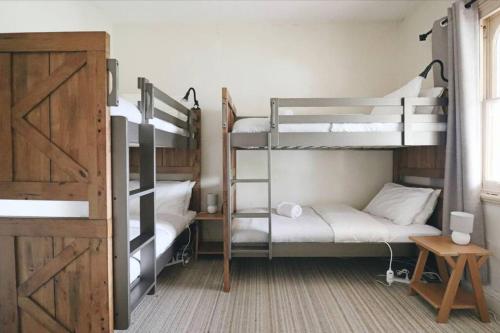 a room with two bunk beds and a window at The Early Settler 200 metres from CBD in Bathurst